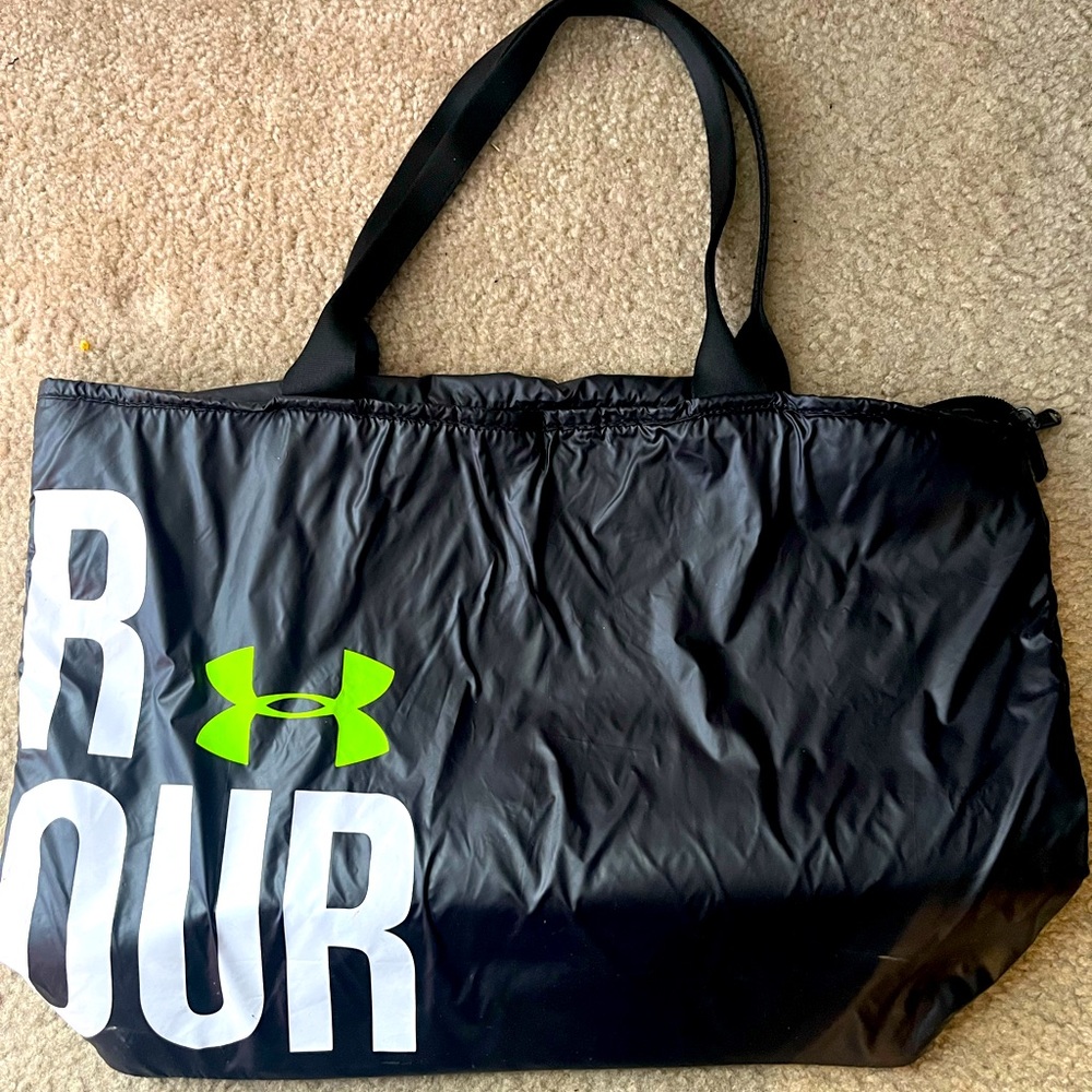 ✨Under Armor Nylon Green and Black Zip Up Over the Shoulder Tote with Pocket✨